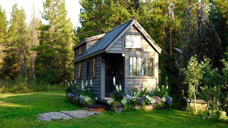 Decor Ideas For Your Backyard Coach House