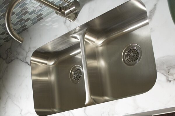 Undermount sink with laminate countertop