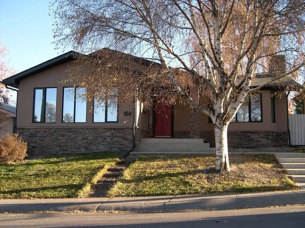 Saunderson Drive Addition Reface house